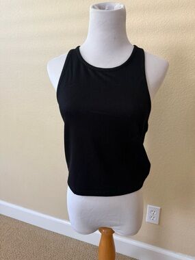 Lulu’s black tank top